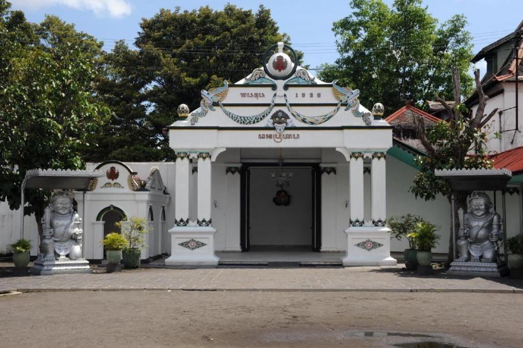 Oyo 91532 Malioboro Guesthouse Yogyakarta Kültér fotó